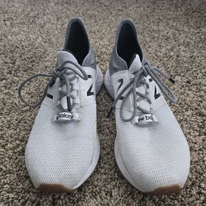 New Balance Woman's Fresh Foam Roav Running Shoes